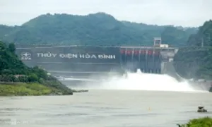 Thủy điện Hòa Bình mở cửa xả đáy thứ 3