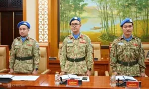 Ba sĩ quan nhận nhiệm vụ gìn giữ hòa bình tại Abyei Ba sĩ quan nhận nhiệm vụ gìn giữ hòa bình tại Abyei